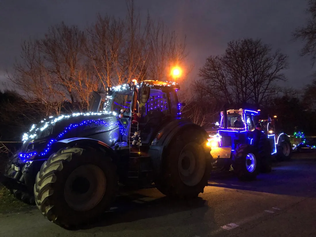 Les tracteurs illuminés de la Coordination Rurale du Lot ont défilé à Cahors