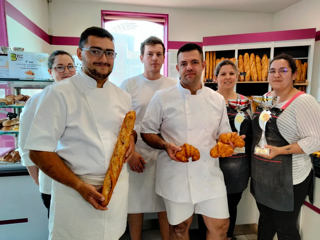 Eddy Planchenault, Alexandre Haffner et l'équipe de la boulangerie "Au p'tit Chénou" à Aucamville.
