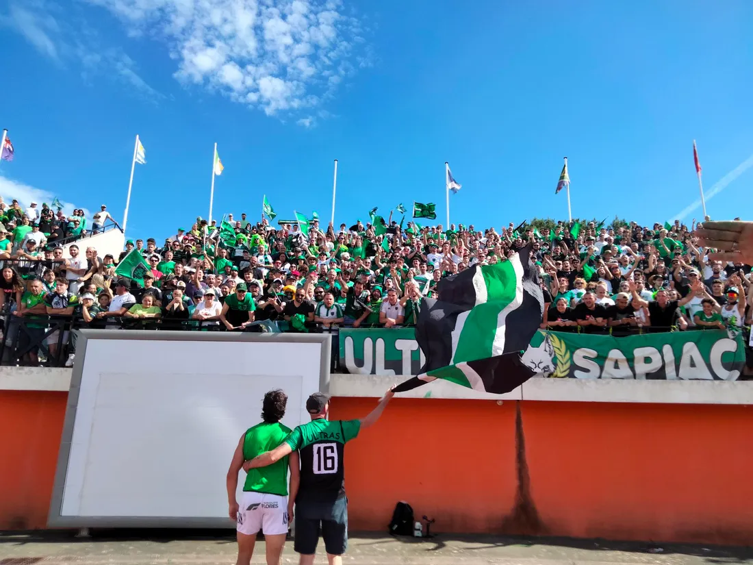 Alexis Bernadet savour la victoire avec les supporters montalbanais