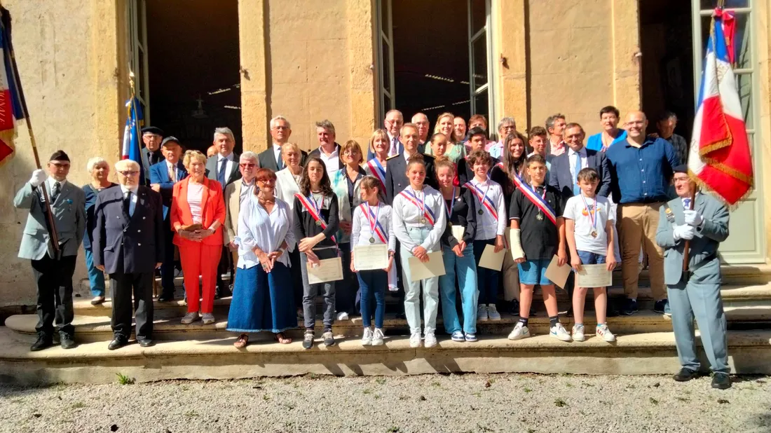 Le conseil municipal des jeunes de Marvejols a reçu le prix de l'engagement