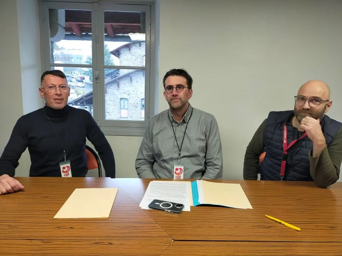 De gauche à Droite : Jérôme Barbet, Emmanuel Delfau et François Roux de la CGT CH Hopital