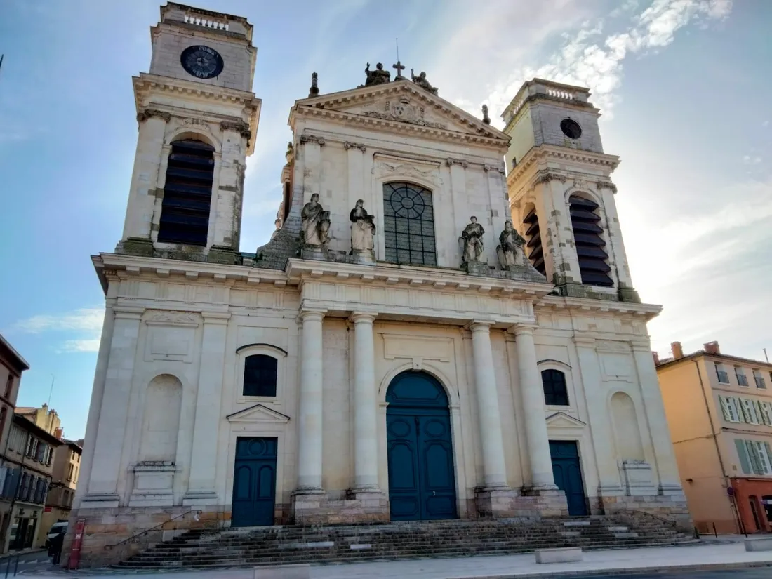 La cathédrale de Montauban, toujours fermée