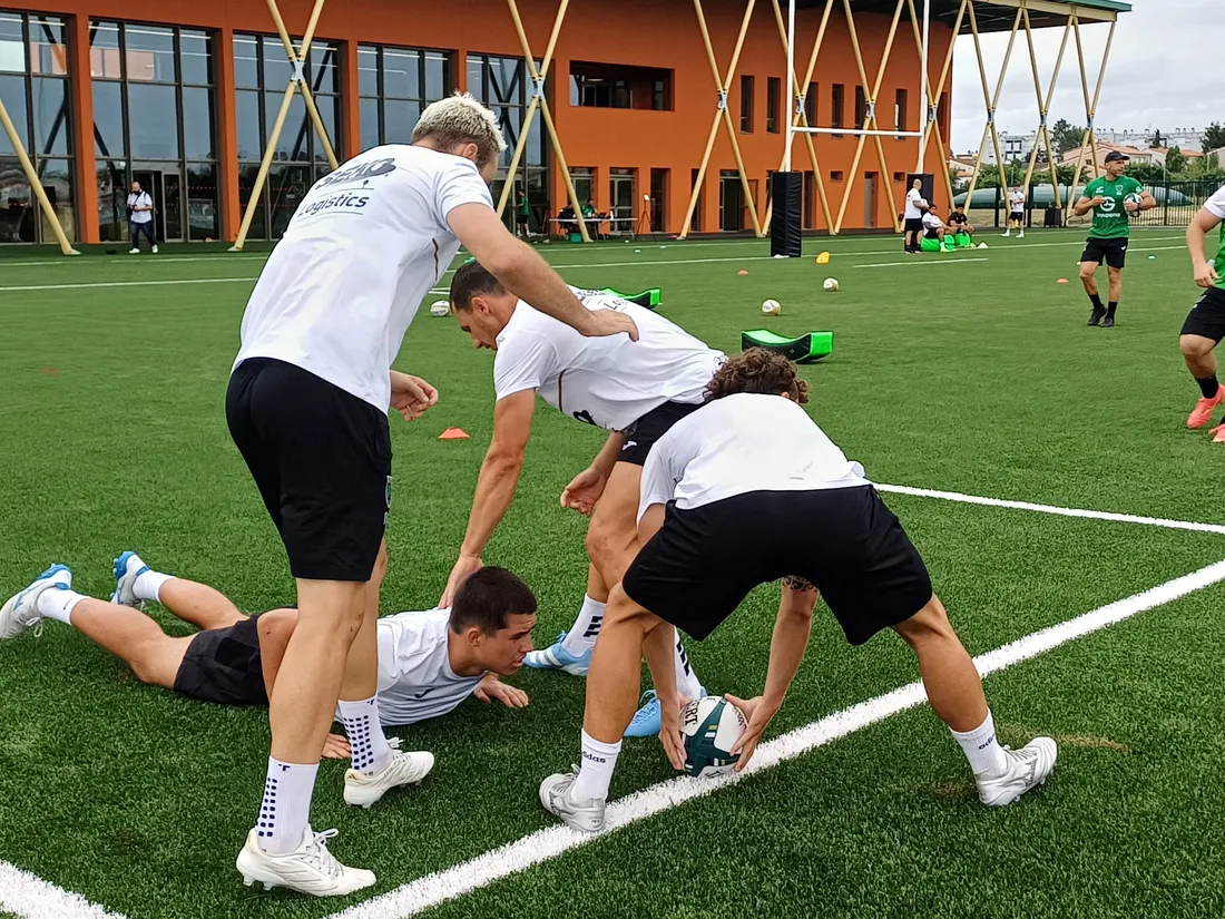 Les joueurs de l'USM à l'entrainement dans leur nouveau centre 