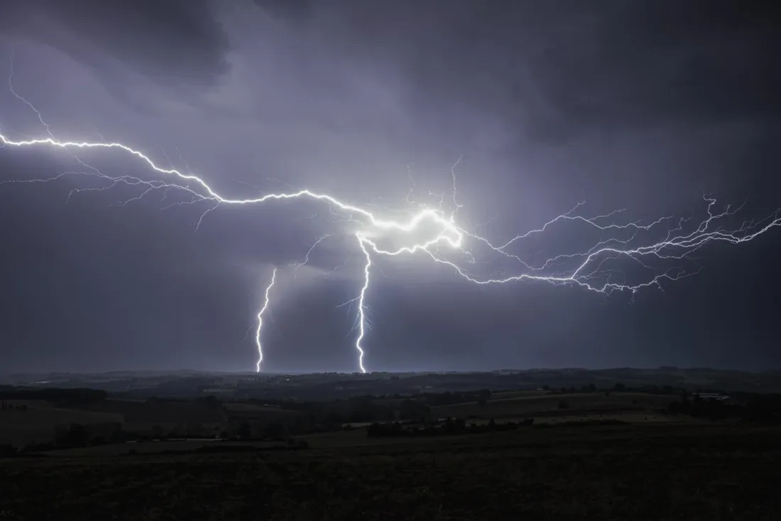 Les orages, éclairs et la foudre chassés par les photograges