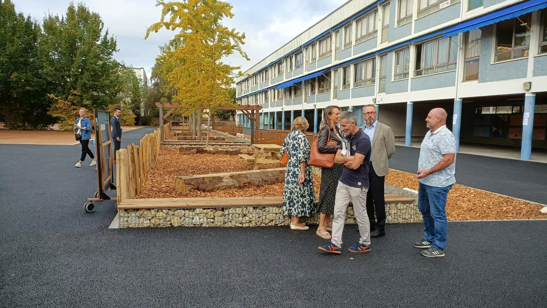 À Brive, la rentrée est marquée par la végétalisation de la cour de l'école Thérèse Simonet.