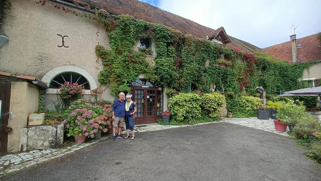 Sheila et Stuart Coe,  les gérants du camping du château de Lacomté