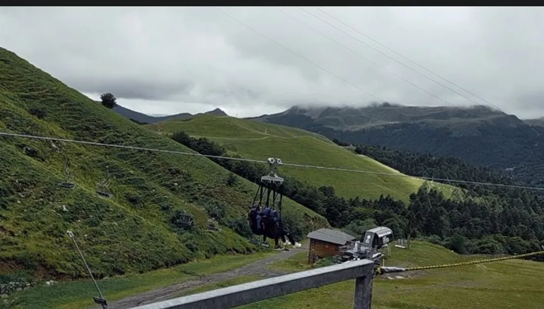 La tyrolienne de la station du Lioran (Cantal)