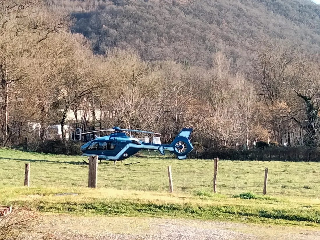 Les forces de l'ordre mobilisées à Villefranche-de-Rouergue après la découverte de deux corps