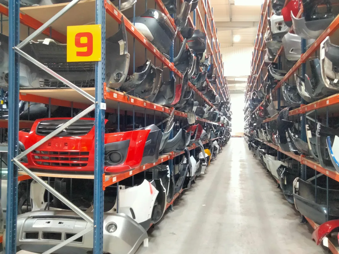 L'entreprise Surplus autos est spécialisée dans le recyclage de pièces automobiles.