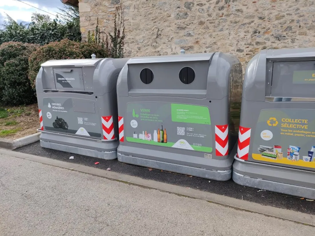 Conteneurs pour tri sélectif.