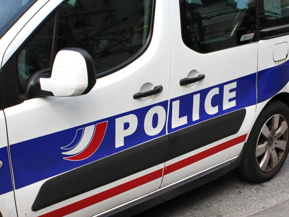 Police - Illustration 3