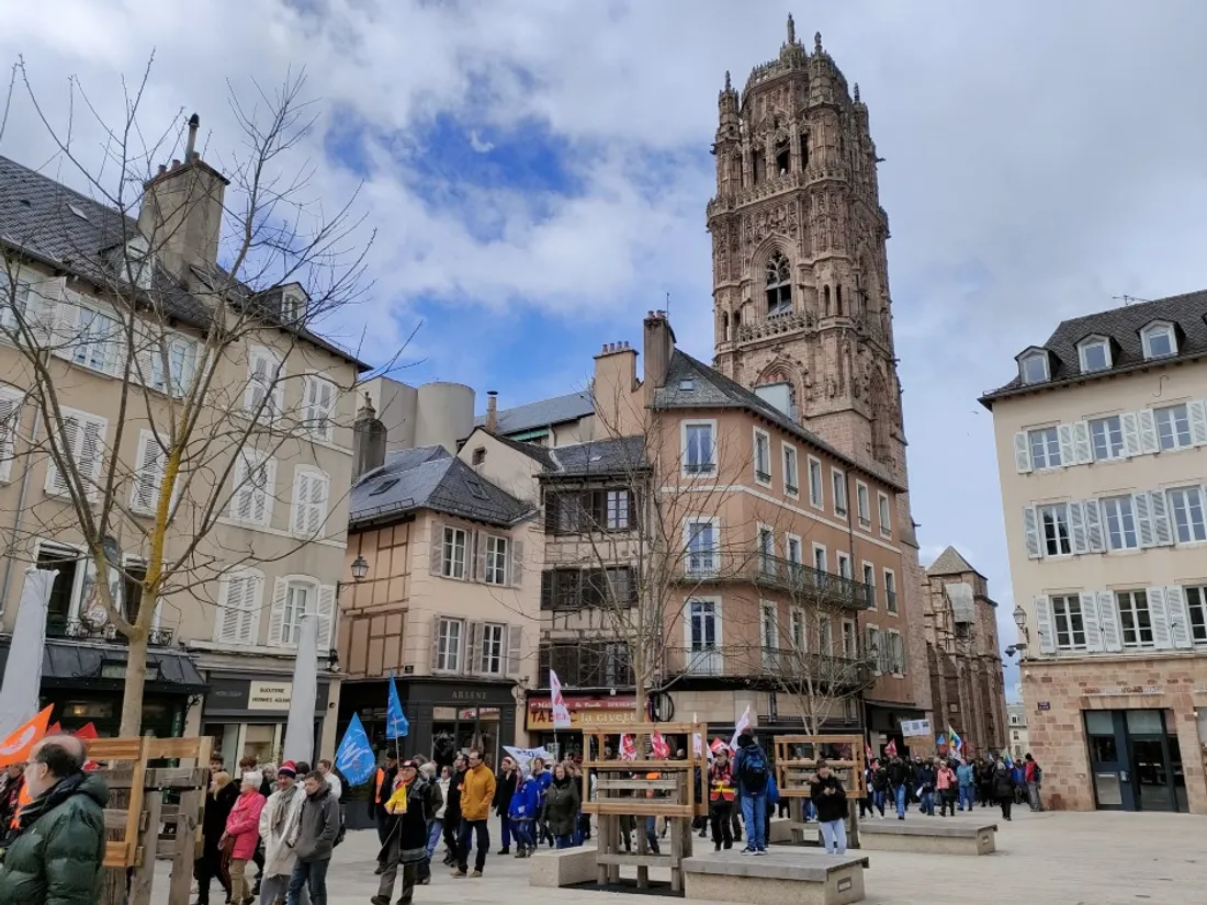 Cortège contre la réforme des retraites dans le centre-ville de Rodez (Aveyron) le 13 avril 2023
