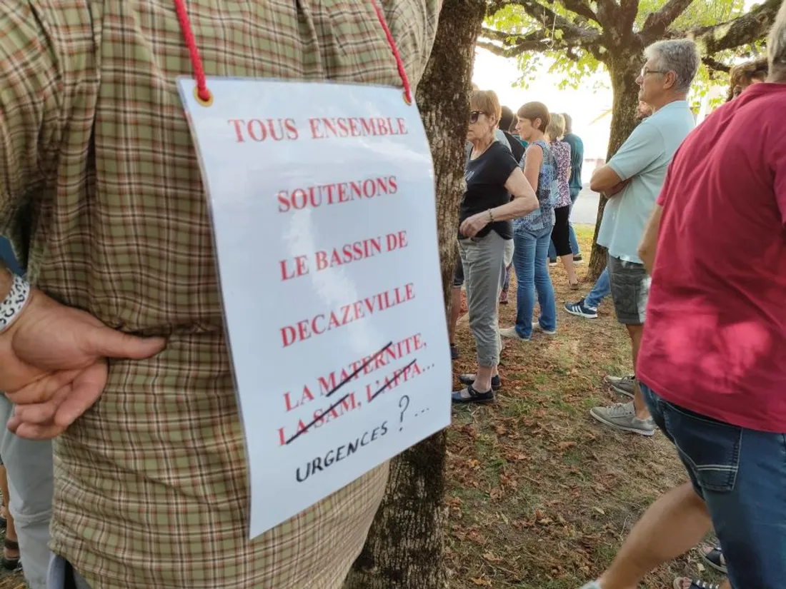 Rassemblement de soutien devant l'hôpital de Decazeville (Aveyron).