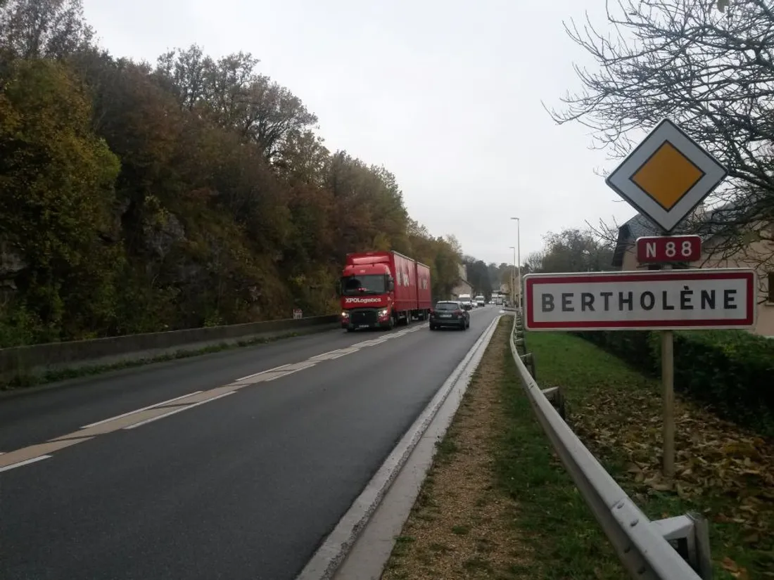 La RN 88 dans l'Aveyron, à Bertholène.