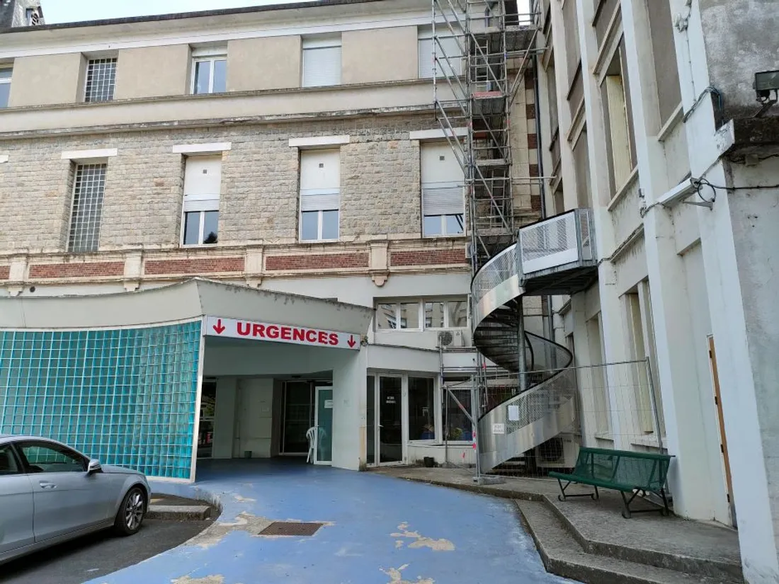 L'entrée du service des urgences à l'hôpital de Decazeville (Aveyron)