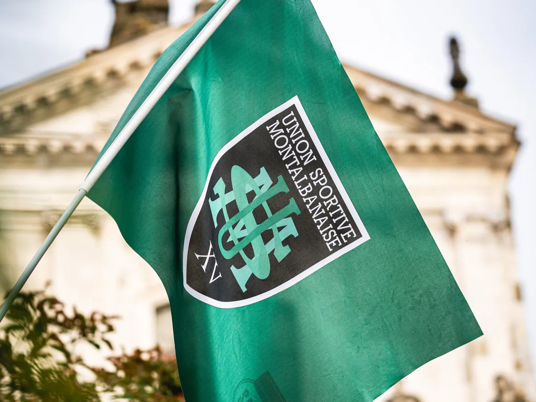 Un drapeau aux couleurs de l'USM