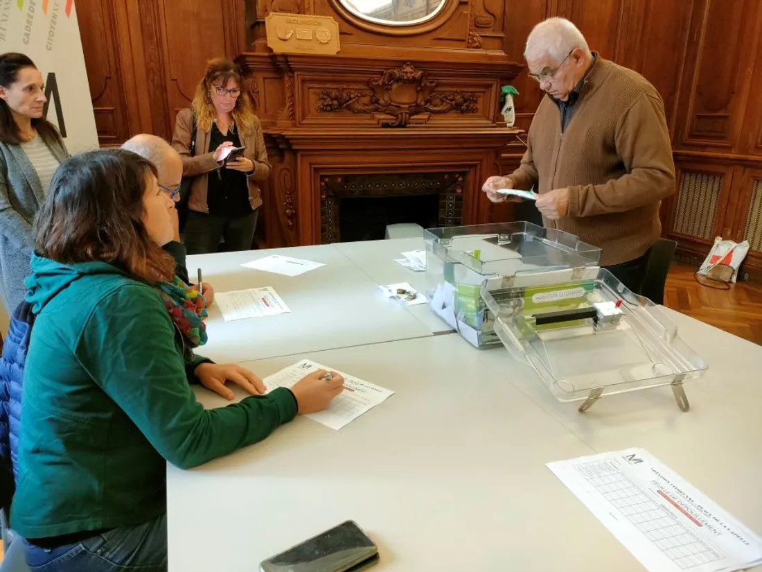 Dépouillement de la consultation citoyenne à Millau (Aveyron) le 23 octobre 2023