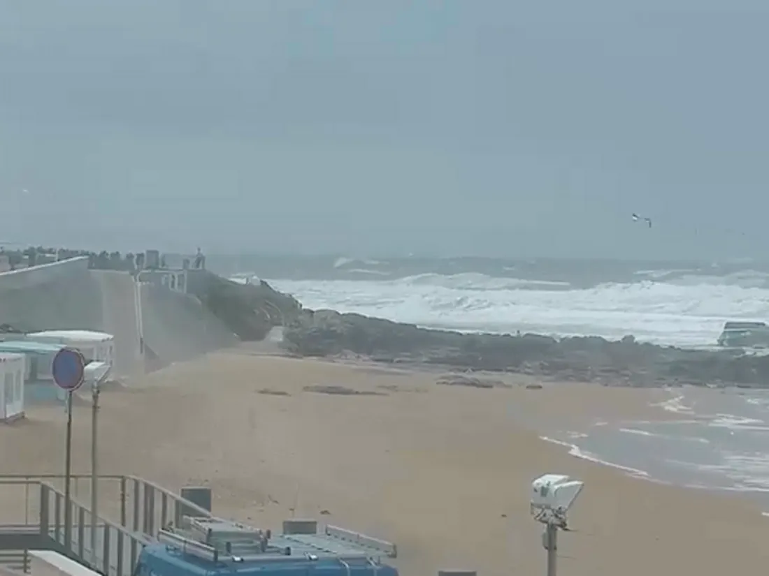 La plage de Tanchet après le naufrage, vu depuis une webcam