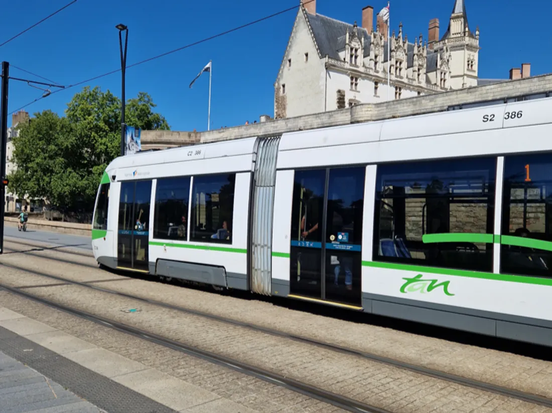 Un tram à Nantes, illustration