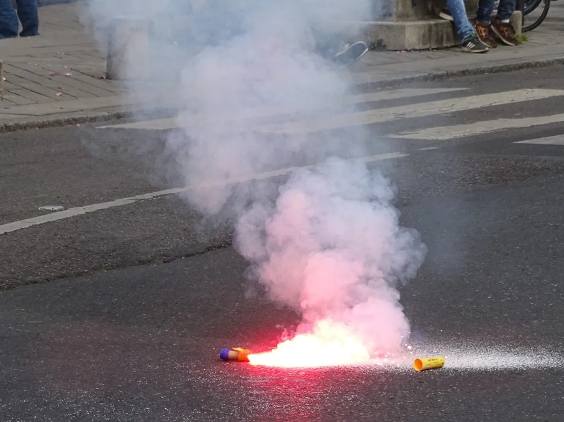 Un fumigène lors d'une manifestation, ilustration