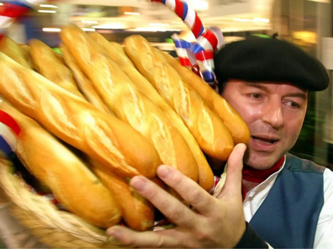 En France on ne plaisante pas avec la baguette de pain . On en mange depuis près d'un siècle.