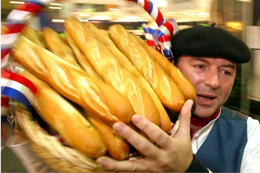 En France on ne plaisante pas avec la baguette de pain . On en mange depuis près d'un siècle.