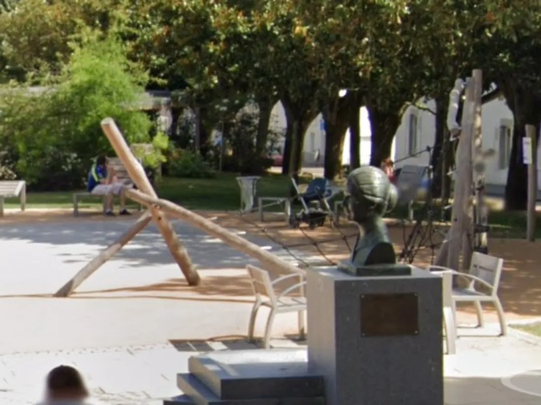 La statue de Simone Veil à la Roche-sur-Yon