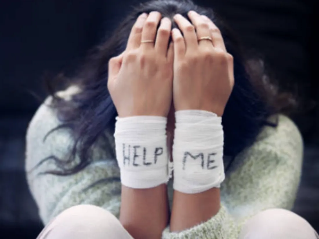Le nombre  jeunes femmes hospitalisées pour automutilations continue d'augmenter