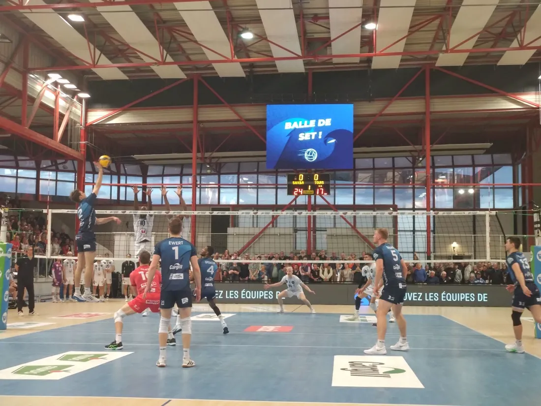 La finale du championnat de France de Volley-ball à la salle Pierre de Coubertin à Saint-Nazaire