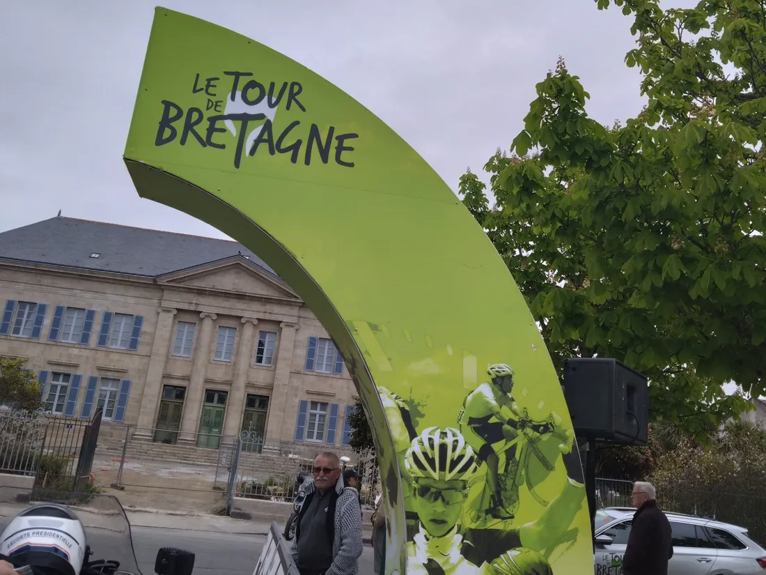 Le départ de l'étape du Tour de Bretagne