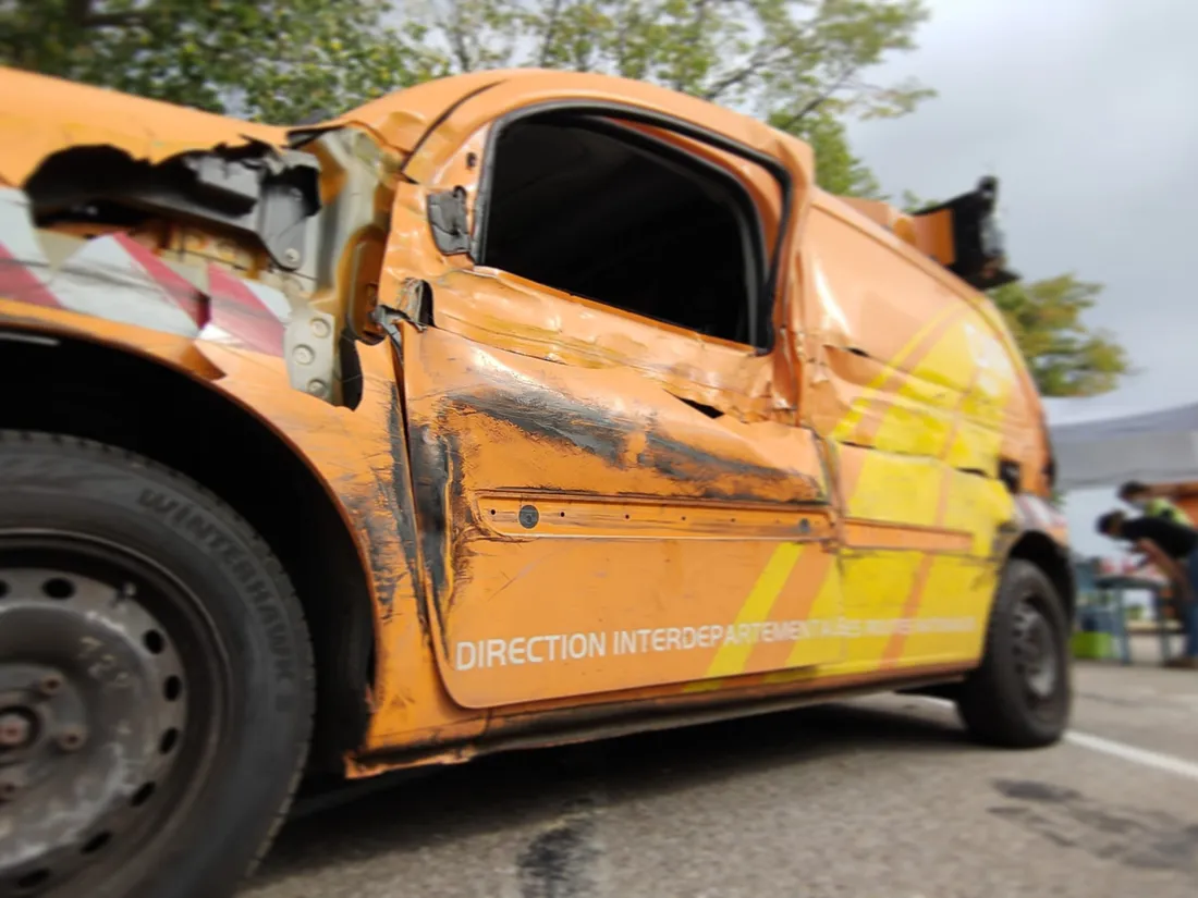 Un véhicule de la DIREst accidenté, archives