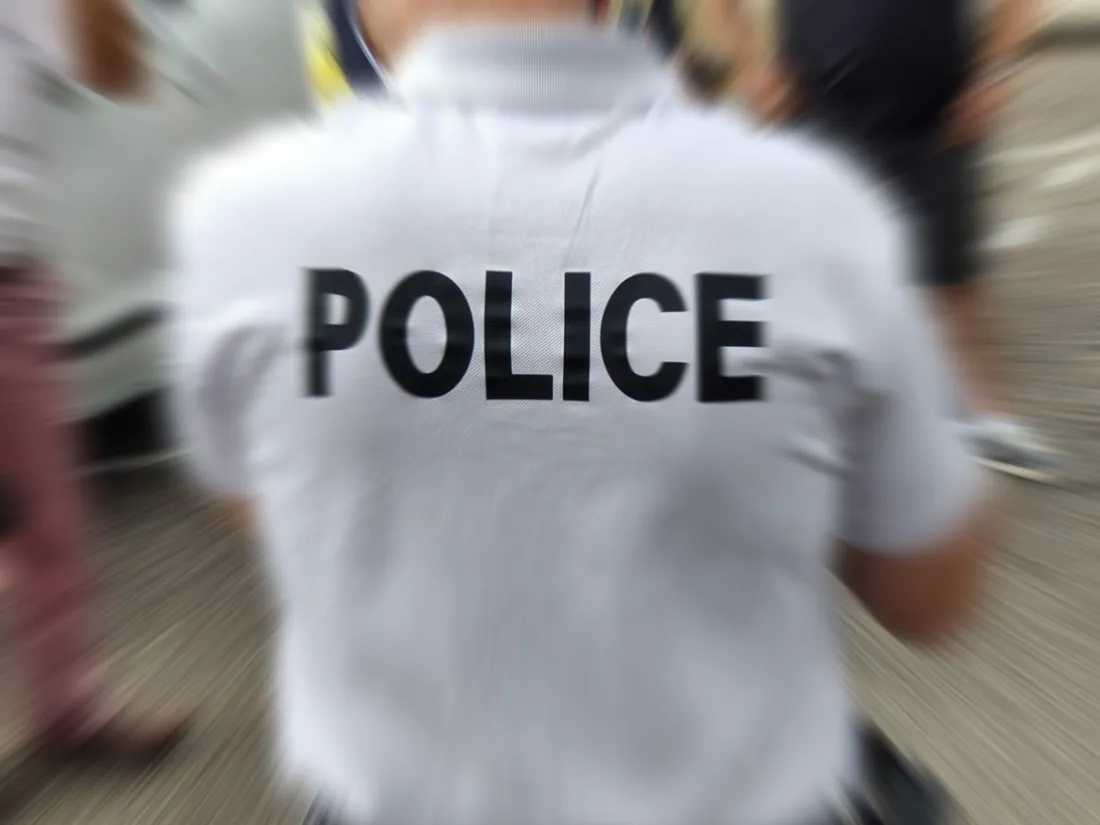 Un policier en tenue, illustration