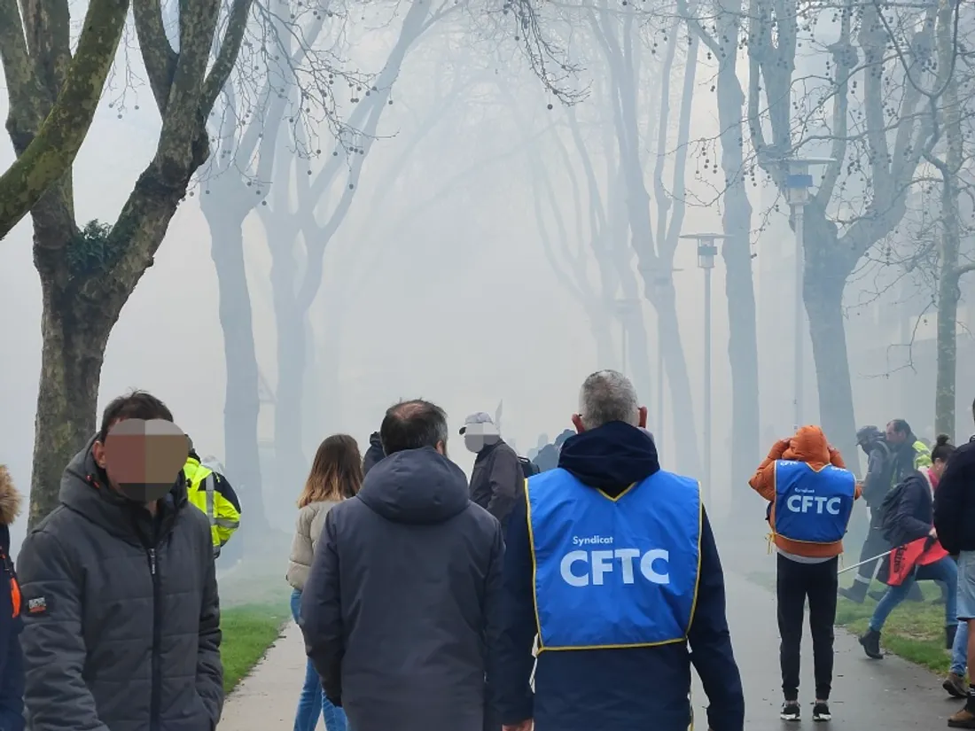 Nuage de gaz lacrymogène sur Saint-Nazaire pour la 9ème journée de manifestation