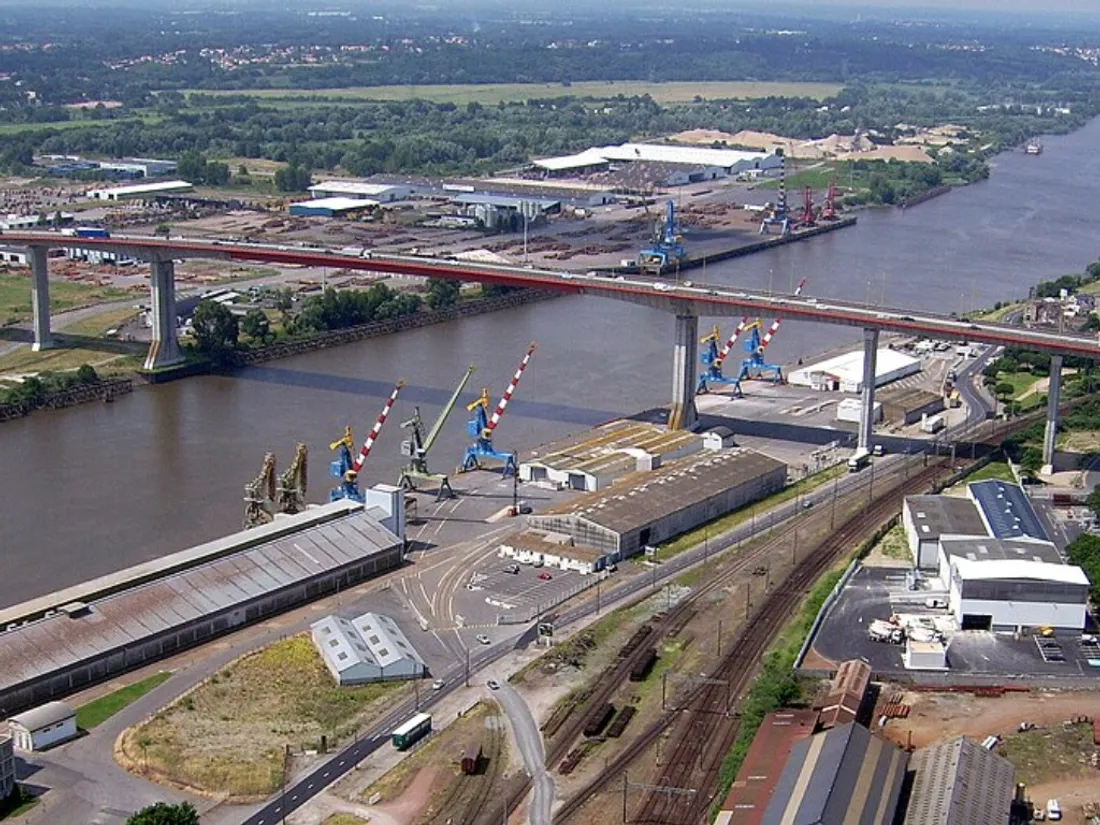 Le pont de Cheviré, axe majeur du périphérique nantais.