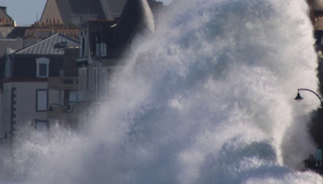 Tempête Ciarán : des vents violents et des risques de submersion marine sur la façade Atlantique  