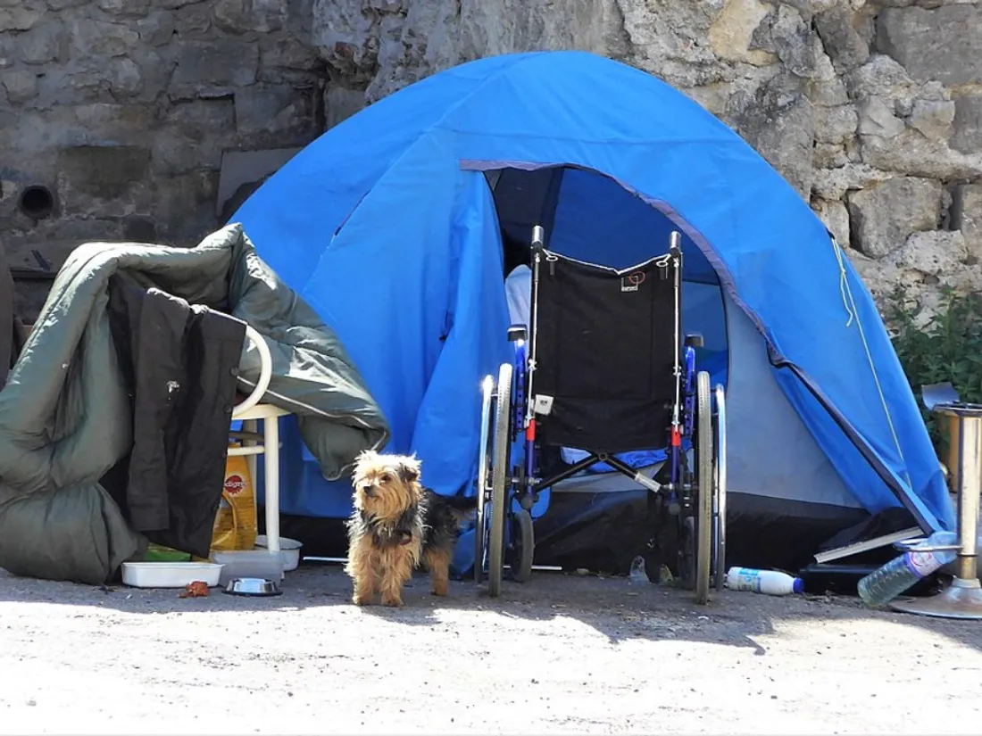 Habitat de fortune pour handicapé en France. Mai 2018.