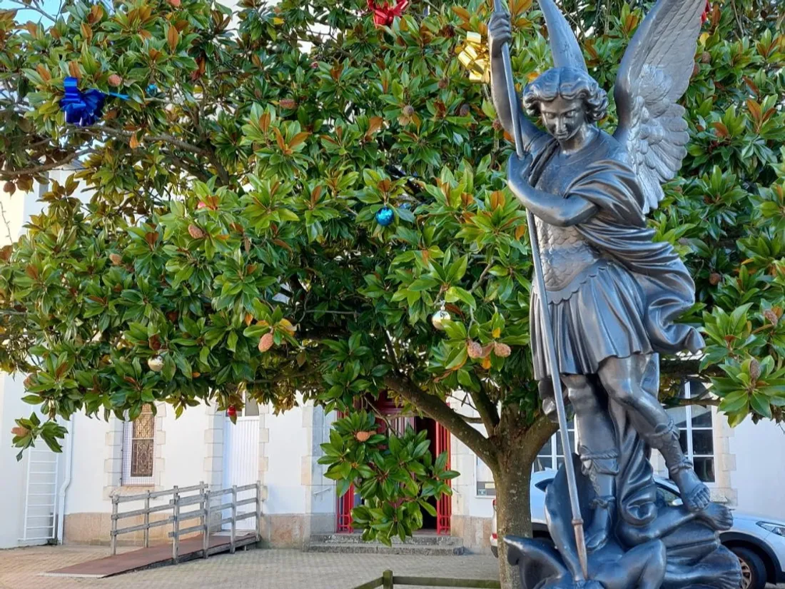 statue