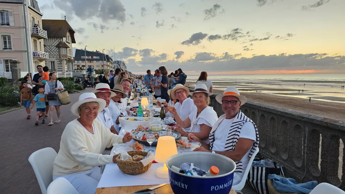 Dîner sur la digue de Cabourg en 2023