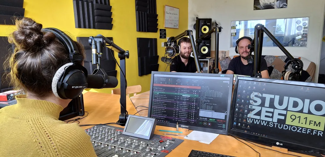 Tempête sur les ondes les radios associatives ne veulent pas baisser