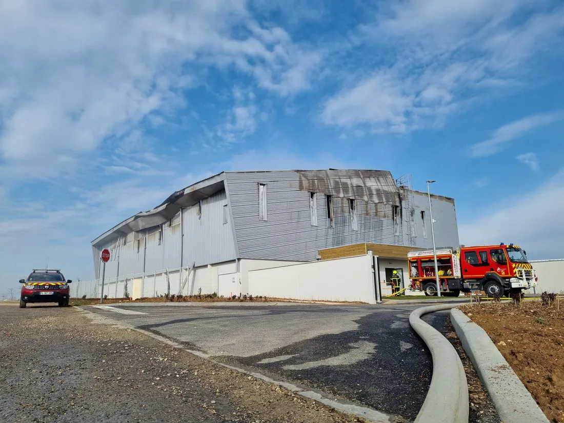 Le nouveau centre de transfert des déchets recyclables de ValEco est complètement détruit.