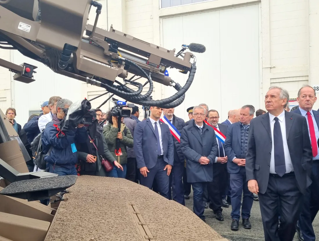 François Bayrou sur le site de KNDS à Bourges ce vendredi 21 mars.