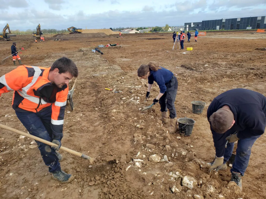 Des archéologues au travail à Douvres-la-Délivrande