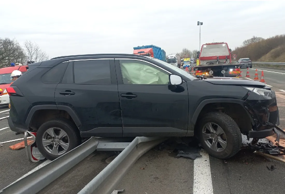 Voiture en fâcheuse posture sur l'A28