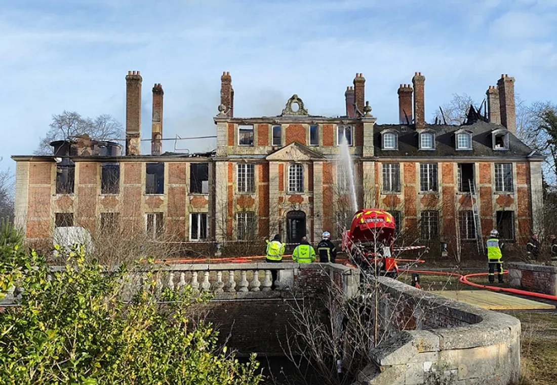 Dans l'Eure, le château de Serquigny après l'incendie