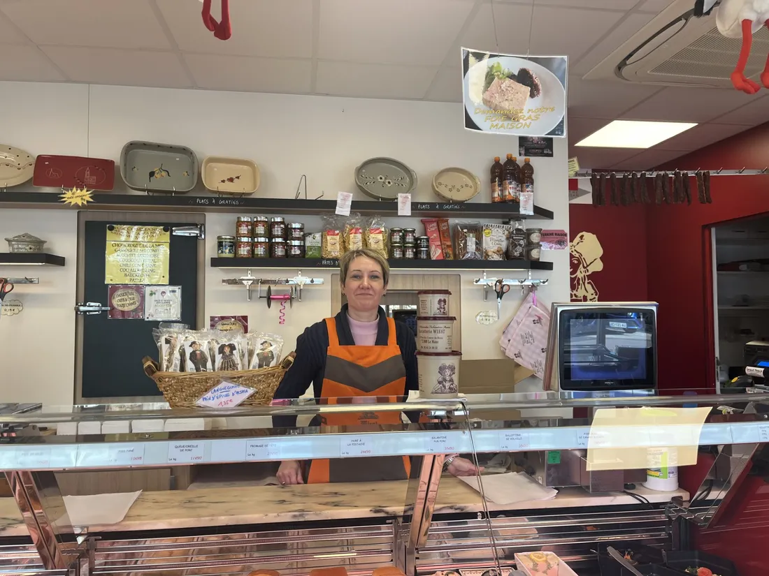 Emilie Goupille, gérante de la charcuterie Wiest, au Mans, décroche la médaille d'or.