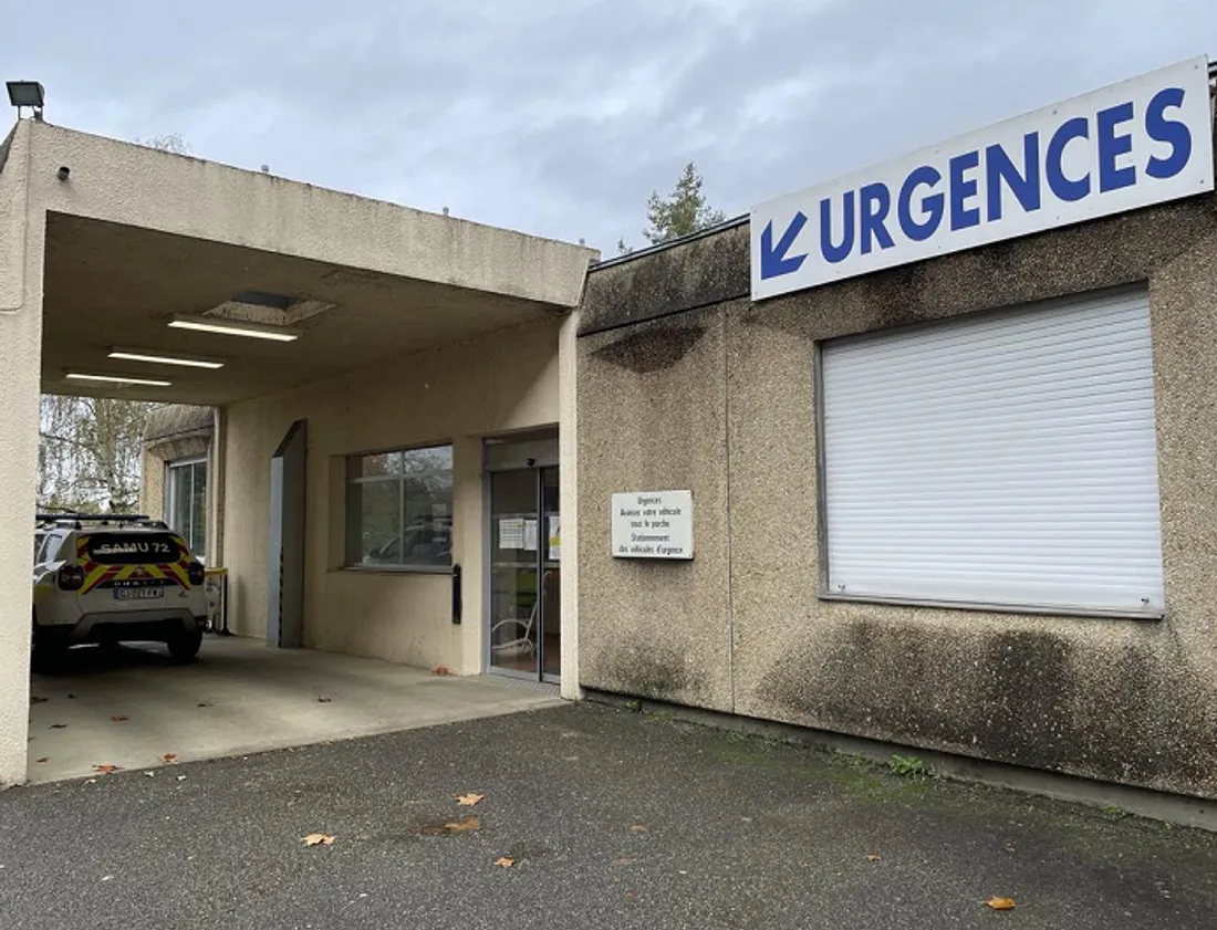 L'entrée du service des urgences à La Ferté-Bernard