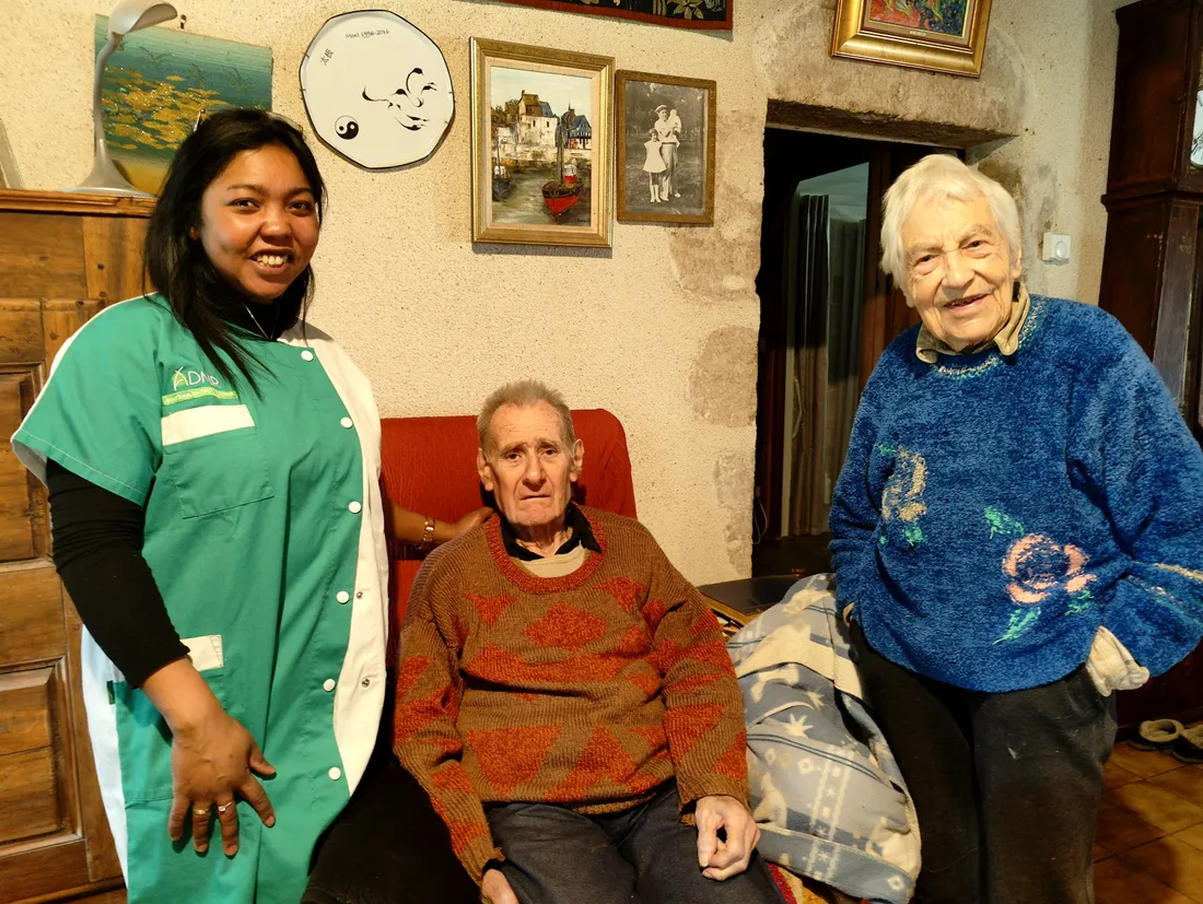 Hasina Godineau avec Jean et Josette Di Rosa chez ces derniers à Mont-près-Chambord.