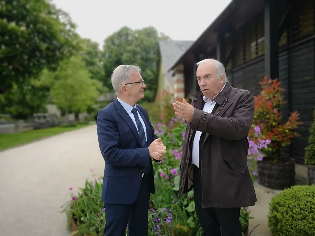 François Bonneau et Alain Baraton en promenade dans les Jardins de la France