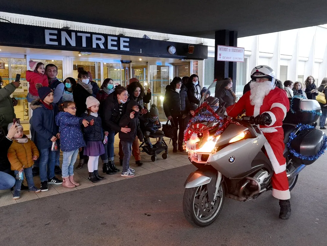 Le Père-Noël motard a rendu visite aux enfants hospitalisés à Blois ce mercredi 7 décembre.