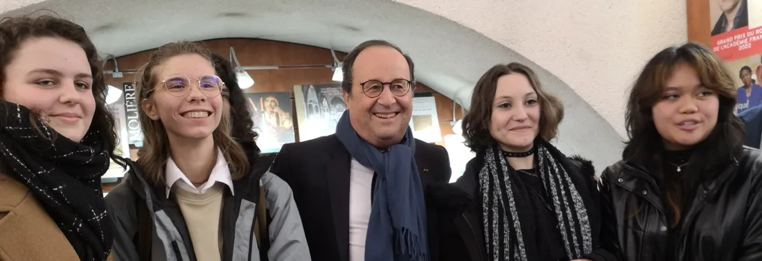 François Hollande s'est plié aux demandes de photos...